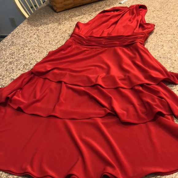 Evan Picone Red Tiered Elegant Dress Size 4 -Great Holiday Party Dress! - Picture 14 of 16
